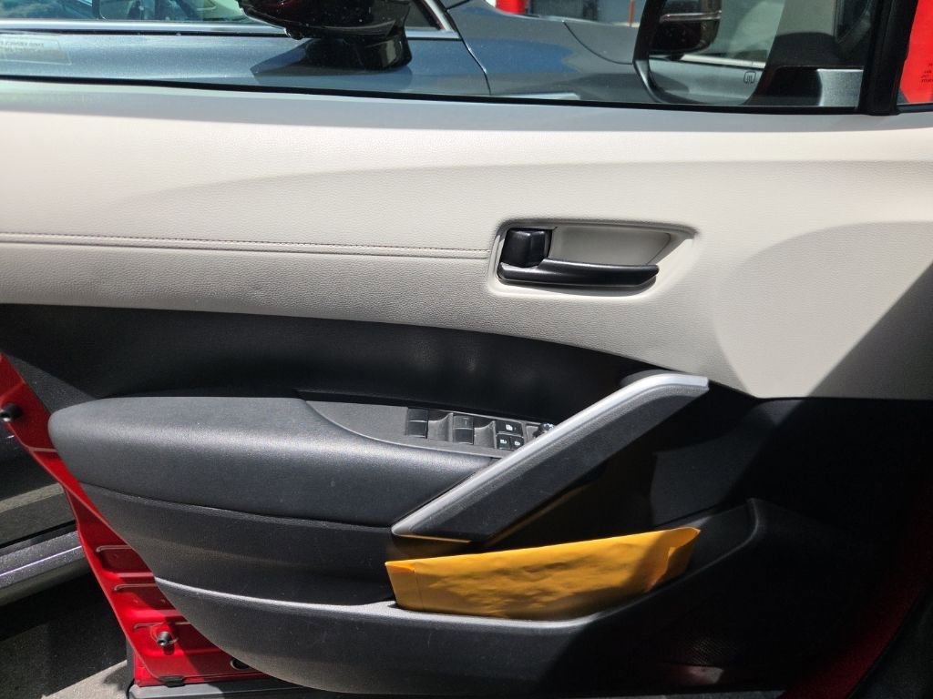 Used 2022 Toyota Corolla Cross L image 17