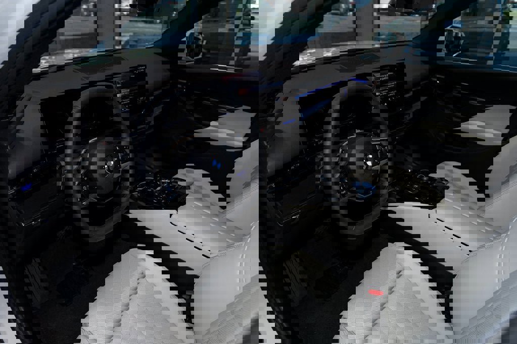 Used 2025 BMW 530i xDrive image 15