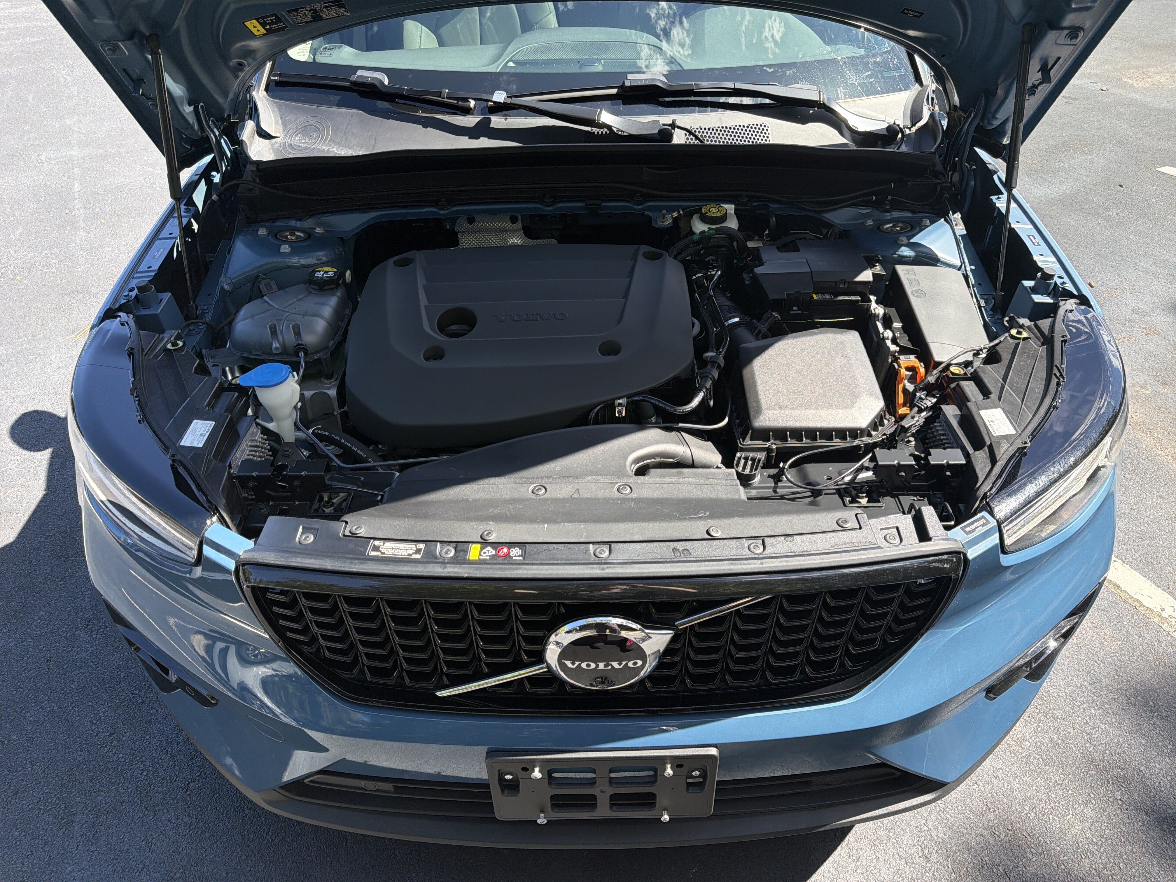 Certified 2024 Volvo XC40 B5 Ultimate w/ Protection Package Premier AWD/4WD image 36