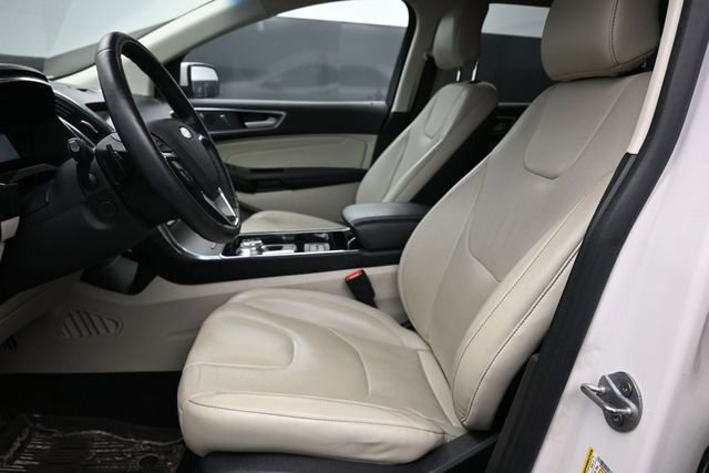 Used 2019 Ford Edge Titanium w/ Equipment Group 301A AWD/4WD image 12