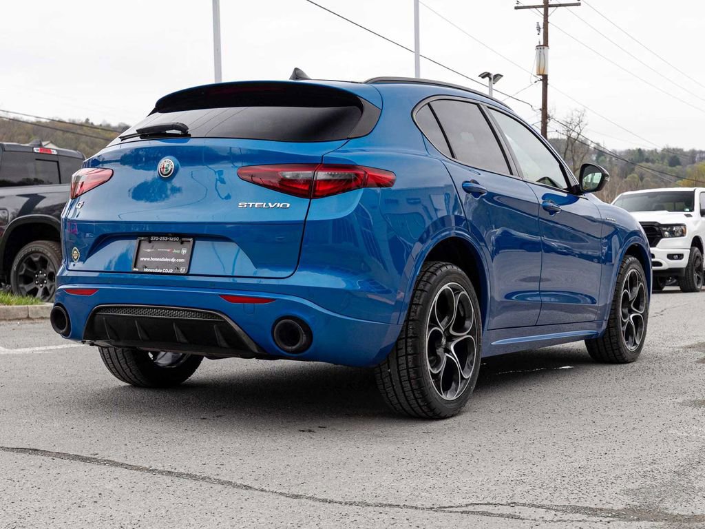 Used 2022 Alfa Romeo Stelvio Veloce AWD/4WD image 4
