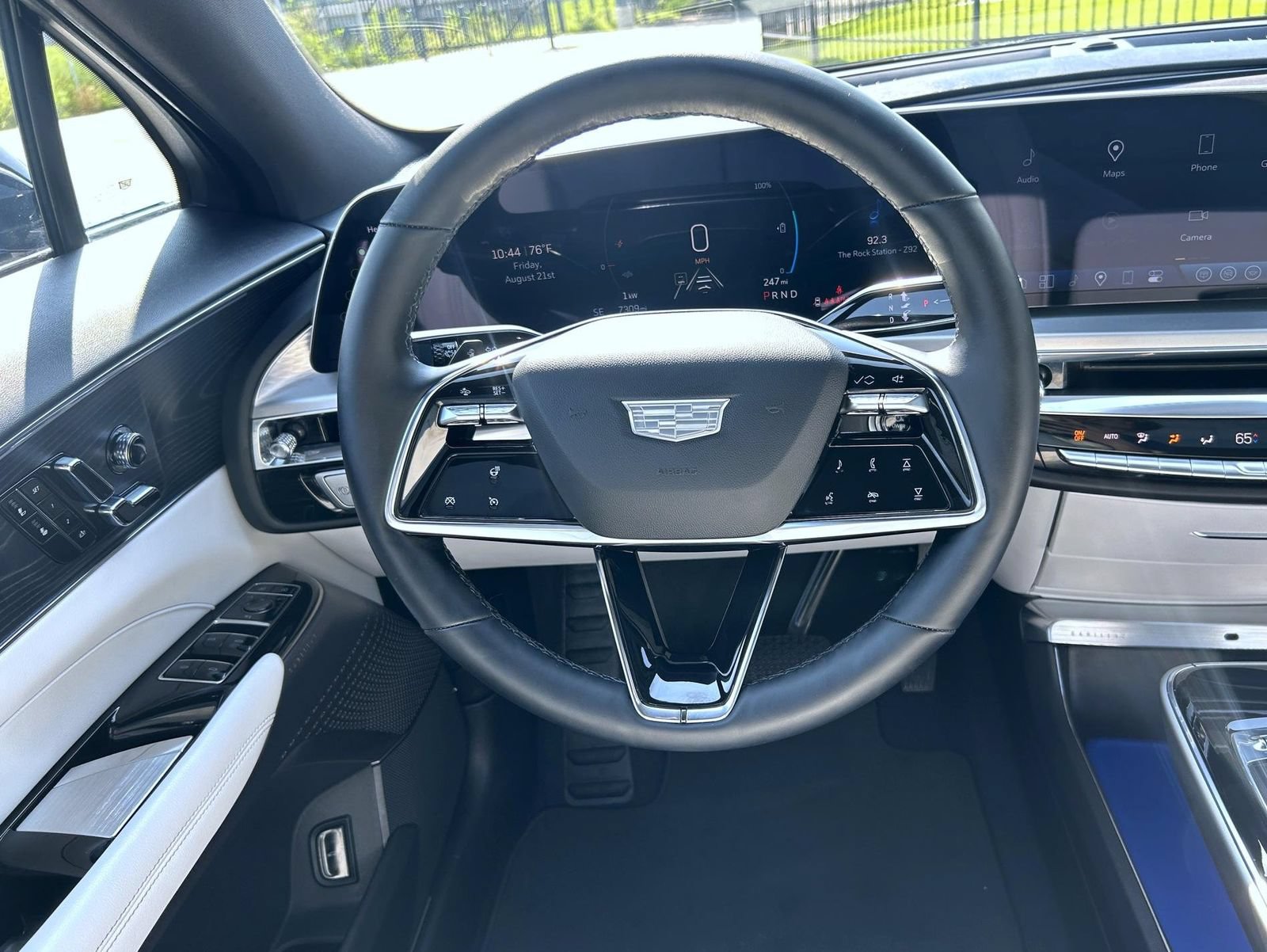 Certified 2024 Cadillac Lyriq Luxury AWD/4WD image 15