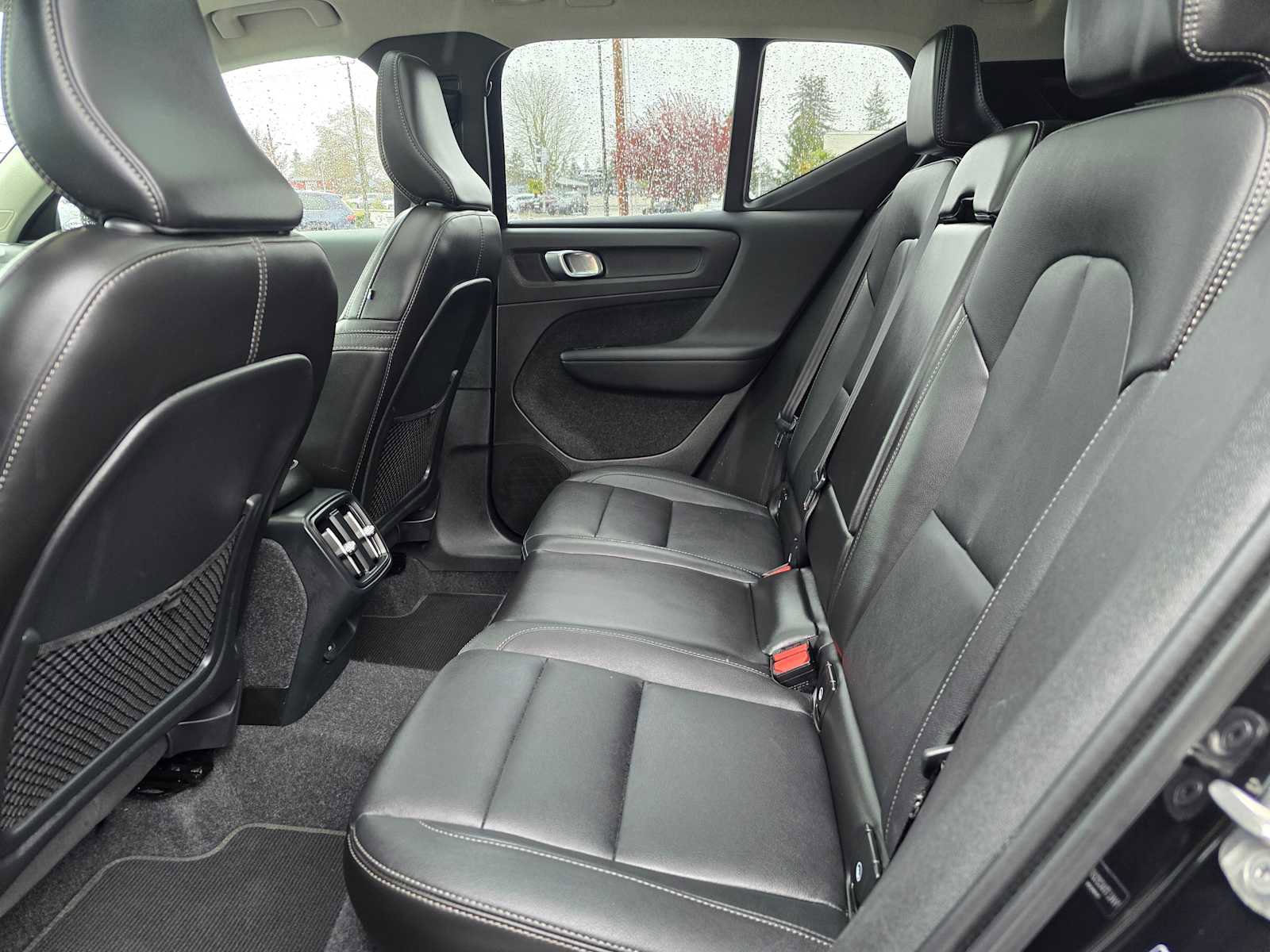 Used 2025 Volvo XC40 B5 Plus AWD/4WD image 17