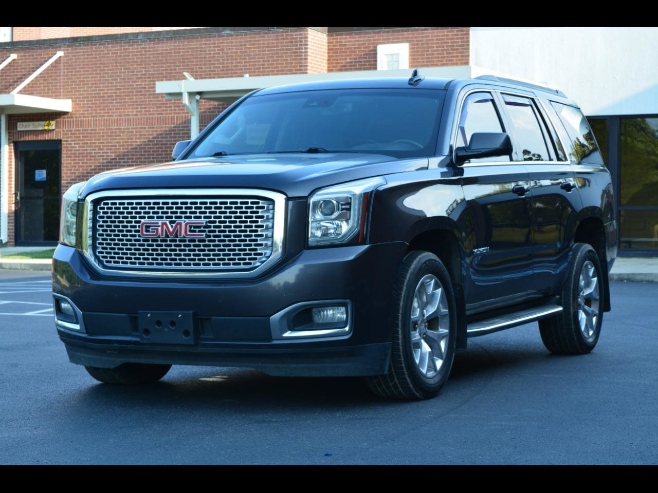 Used 2017 GMC Yukon SLT RWD image 1