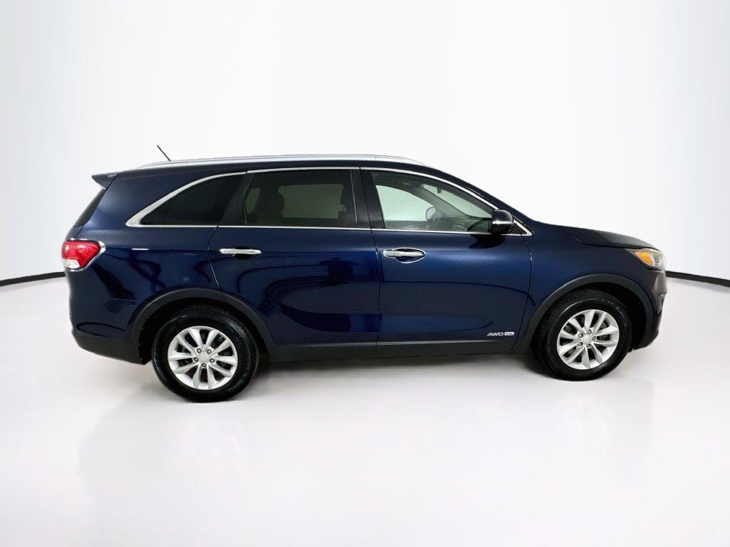 Used 2017 Kia Sorento AWD image 8