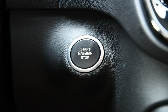 Certified 2023 Volvo XC40 B5 Plus w/ Driver Assist Package AWD/4WD image 18