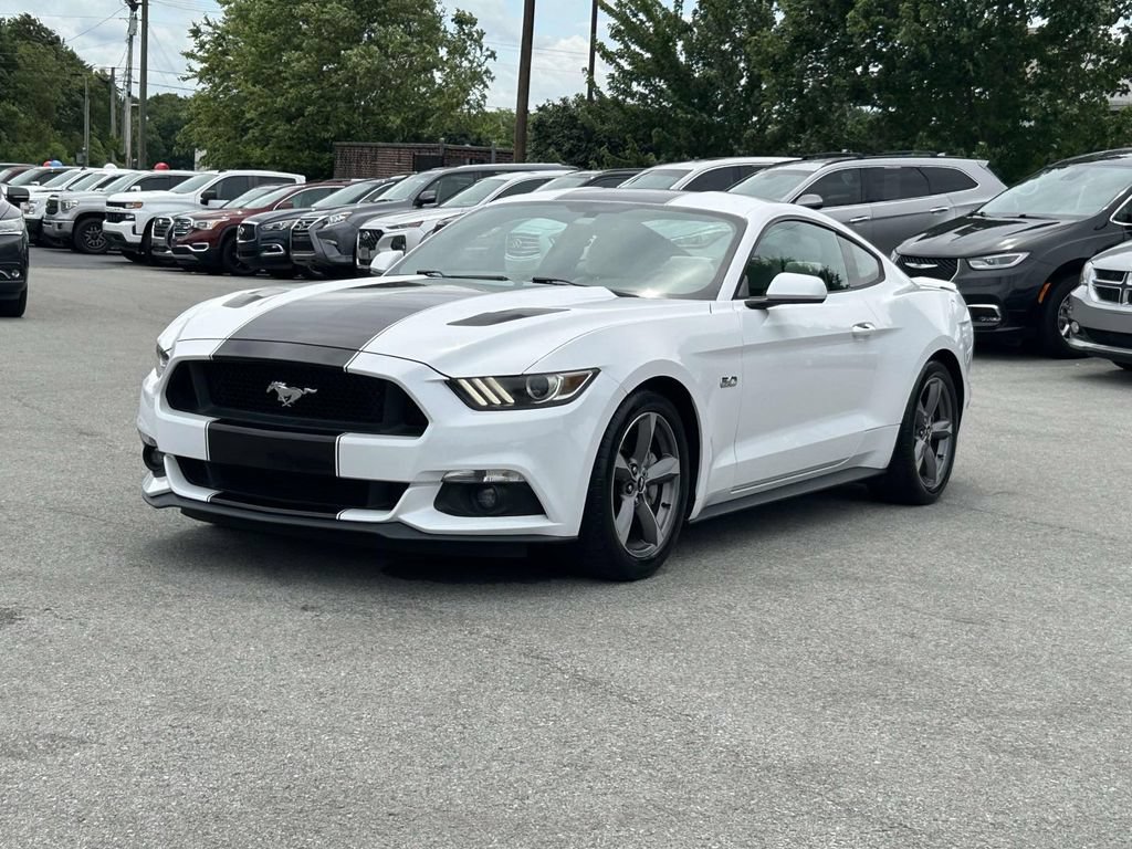 Used 2015 Ford Mustang GT RWD image 3
