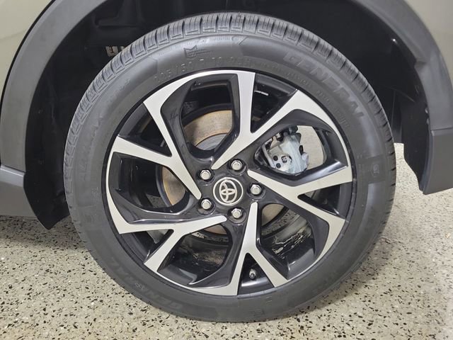 Used 2021 Toyota C-HR XLE FWD image 8