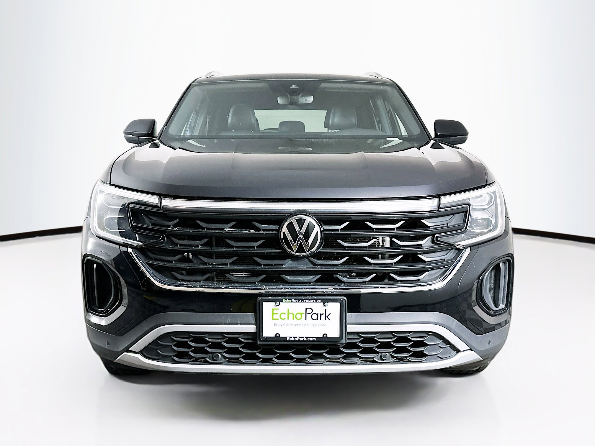 Used 2025 Volkswagen Atlas Cross Sport SE image 2
