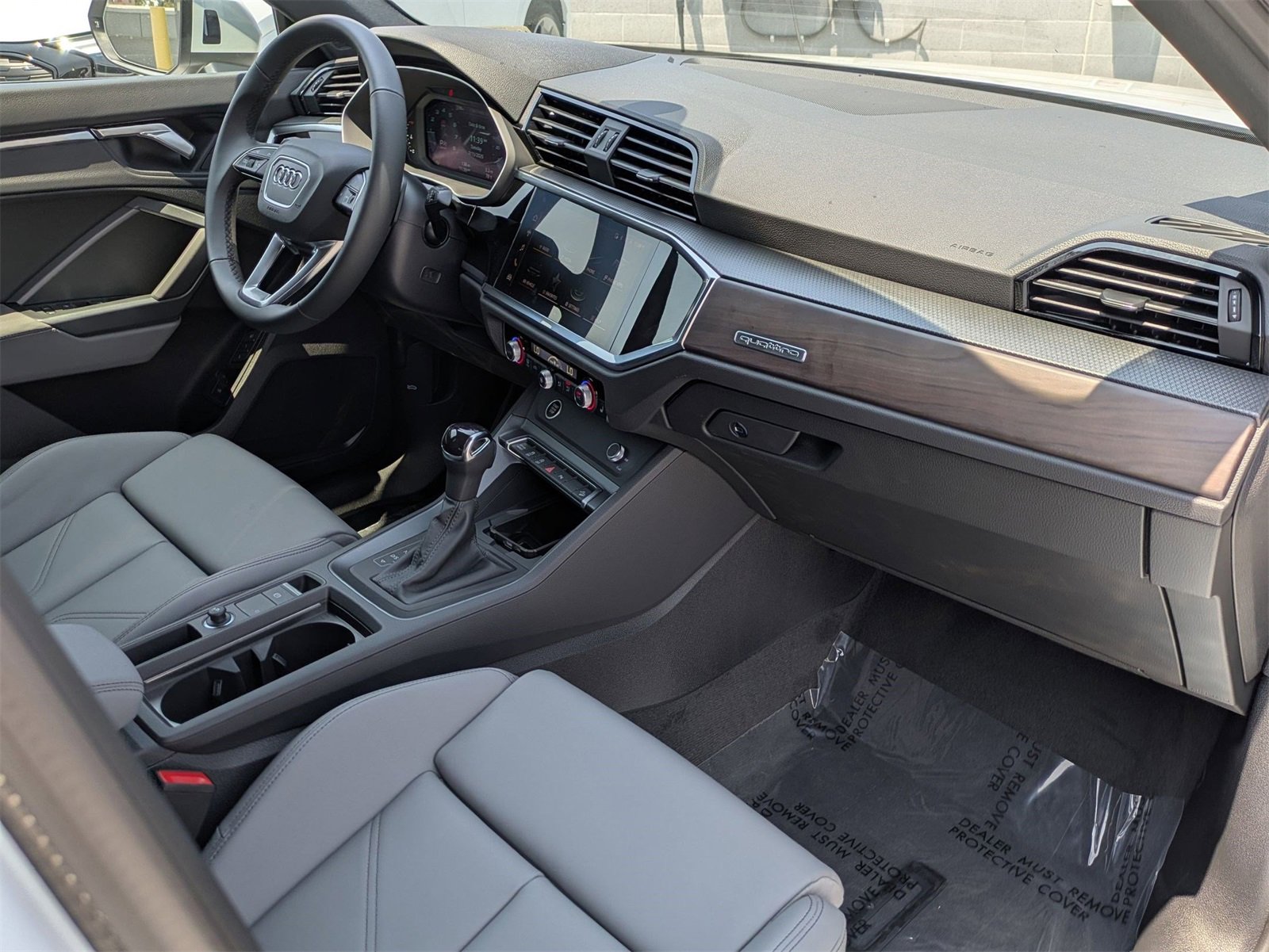 New 2025 Audi Q3 2.0T Premium image 9