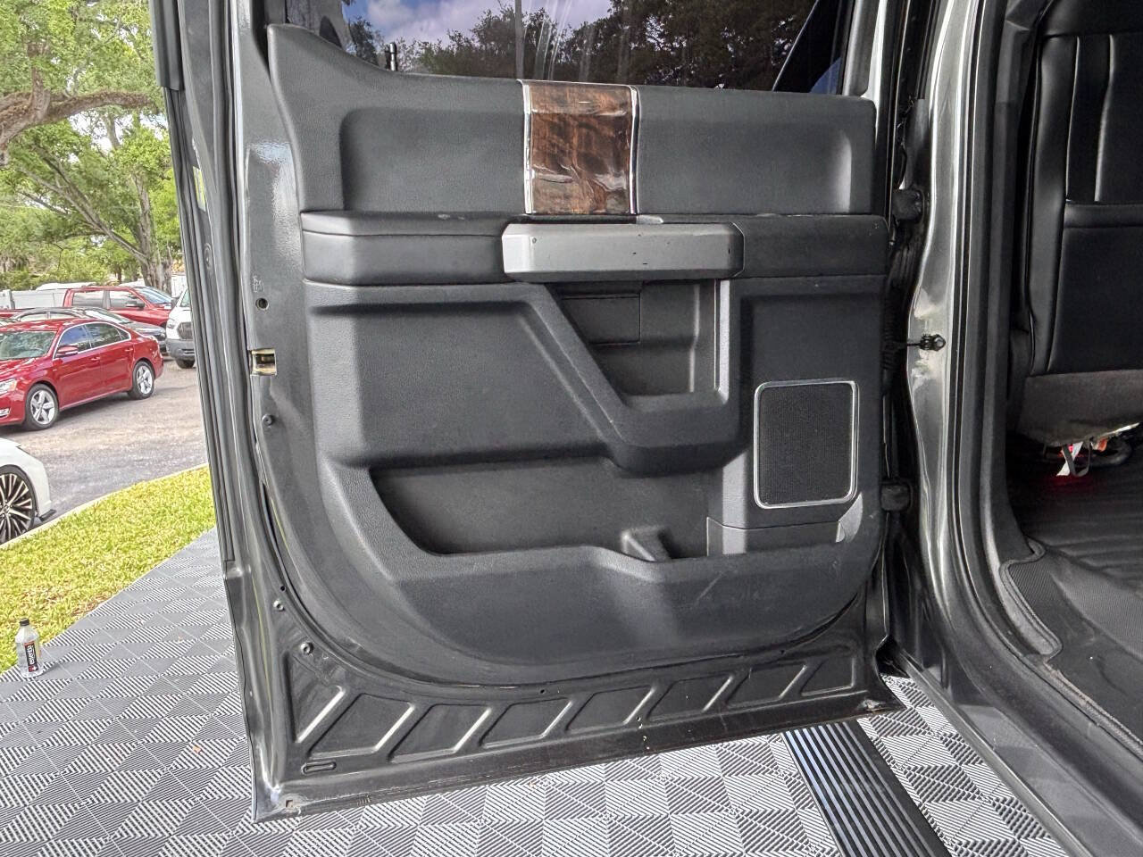 Used 2017 Ford F350 Platinum w/ Platinum Ultimate Package AWD/4WD image 25