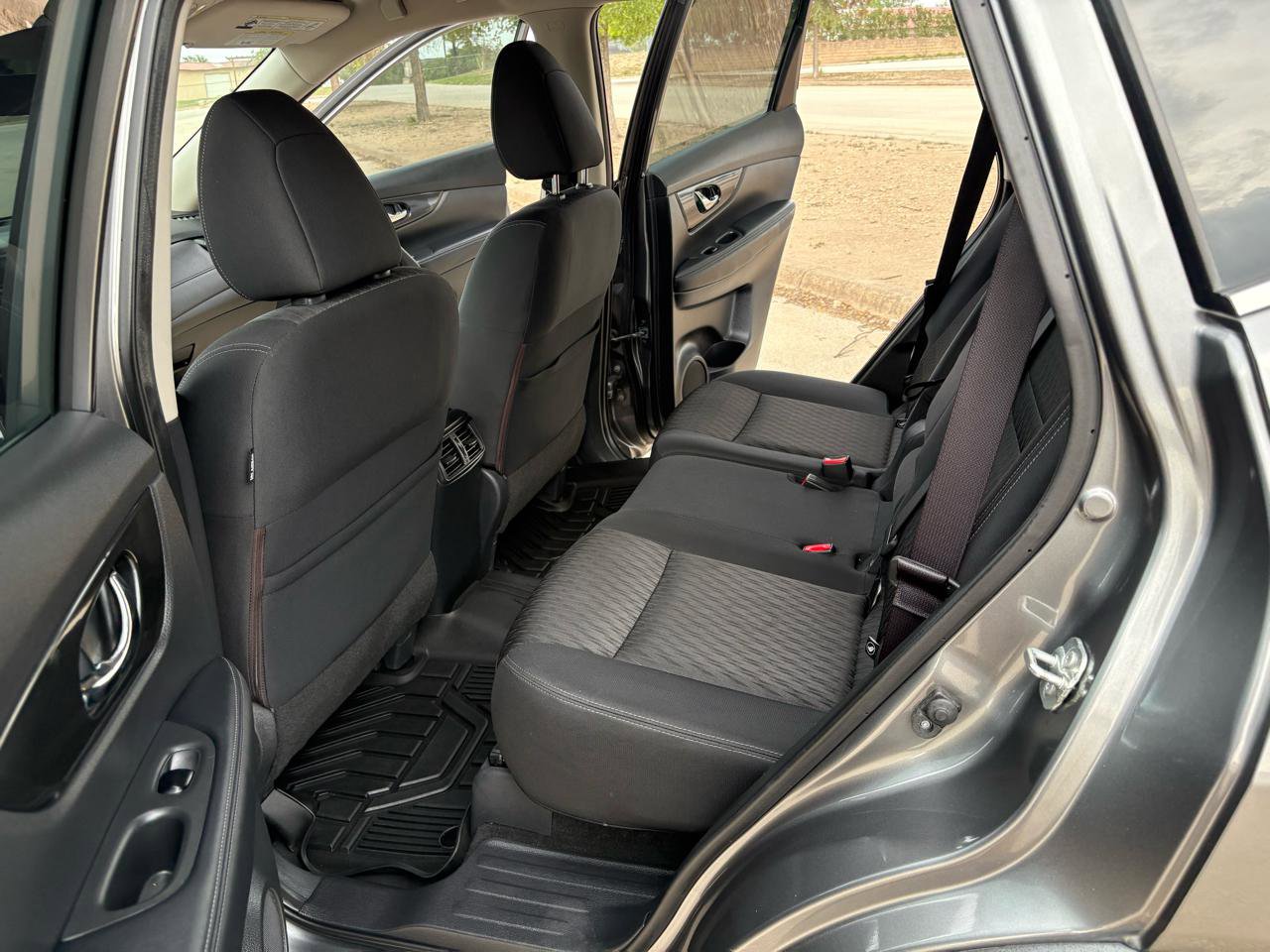 Used 2018 Nissan Rogue S FWD image 23