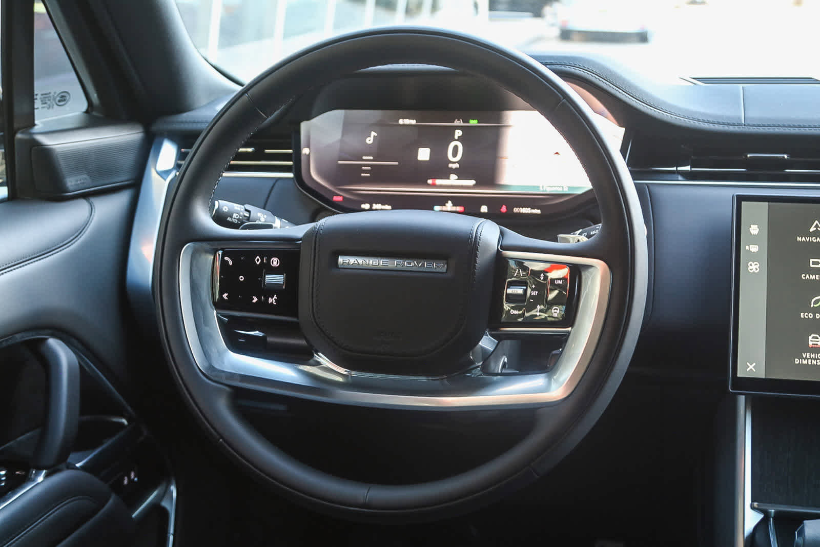 Used 2025 Land Rover Range Rover SE image 16