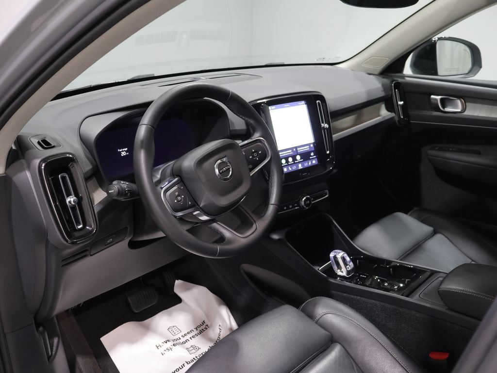 Used 2024 Volvo XC40 B5 Plus AWD/4WD image 14