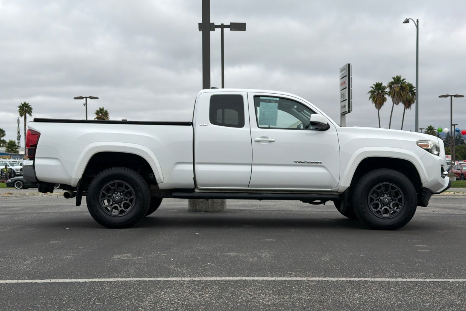Used 2018 Toyota Tacoma SR5 RWD image 3