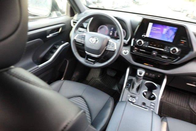 Used 2025 Toyota Highlander XSE AWD/4WD image 28