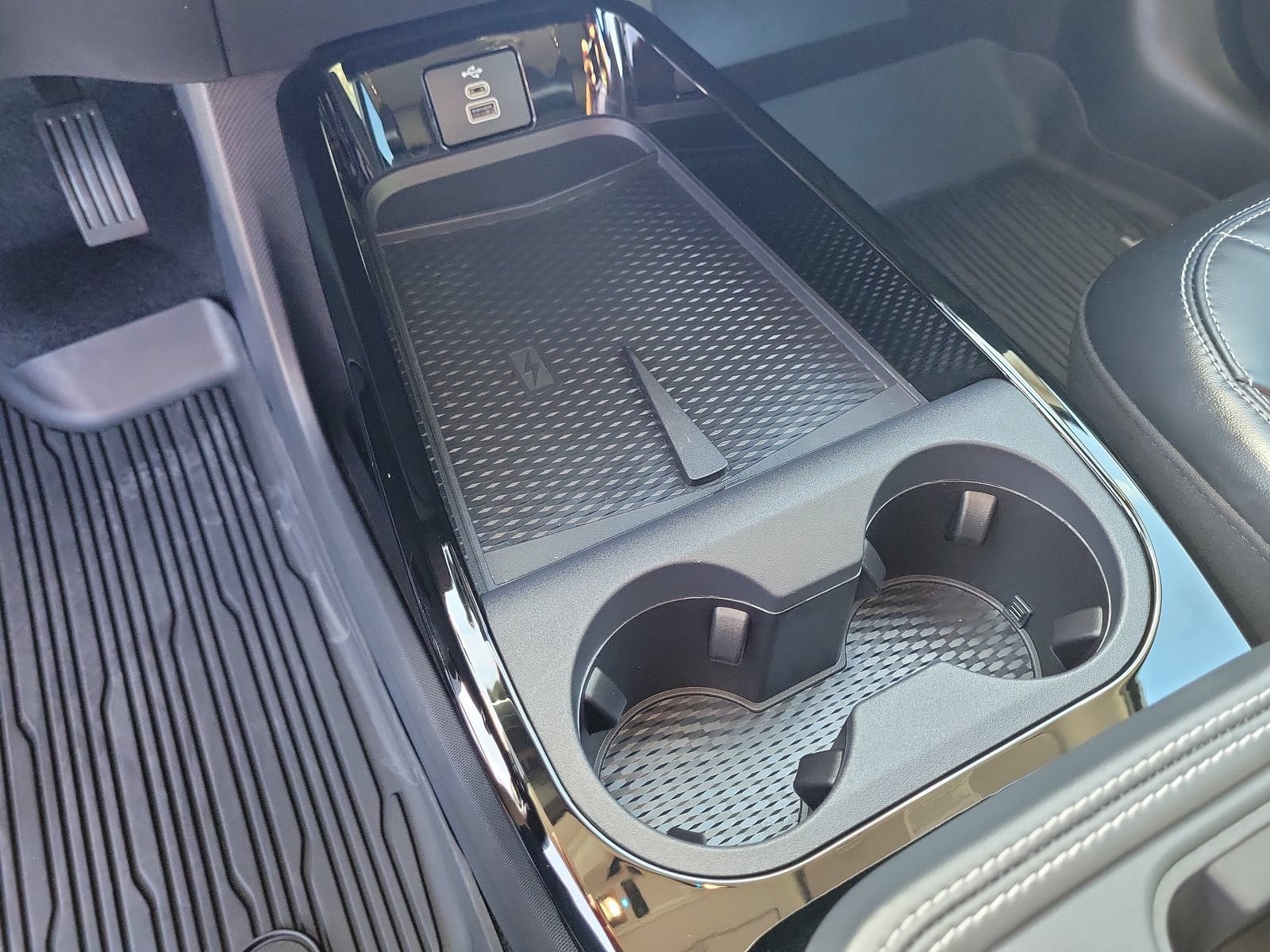 Certified 2025 Ford Mustang Mach-E Select RWD image 28