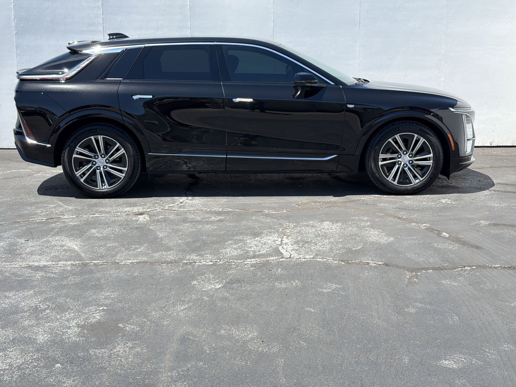 Certified 2024 Cadillac Lyriq Tech w/ Driver Assist Package AWD/4WD image 7