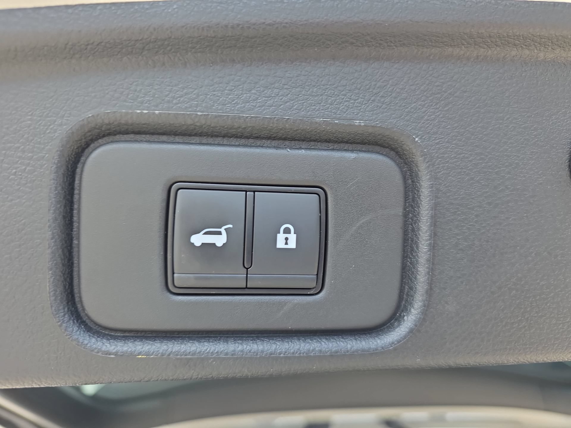 Used 2025 Nissan Pathfinder SL FWD image 13