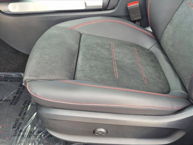 Used 2026 Mercedes-Benz GLB 35 AMG 4MATIC image 4
