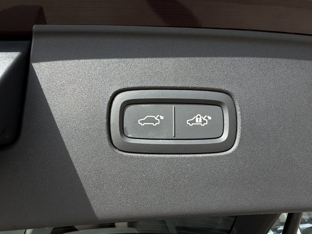 Used 2025 Volvo EX90 Ultra AWD/4WD image 40