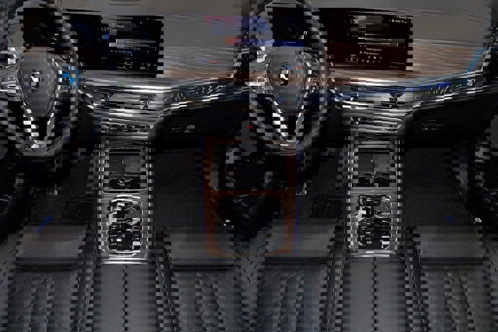 New 2026 BMW X5 xDrive50e image 38