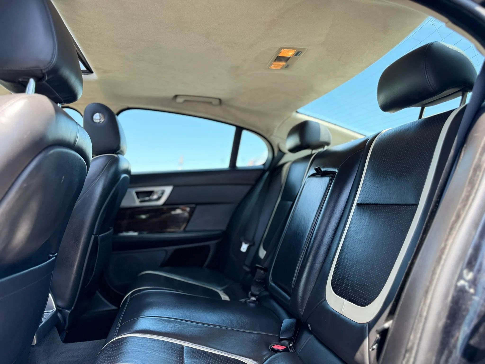 Used 2015 Jaguar XF Portfolio RWD image 18