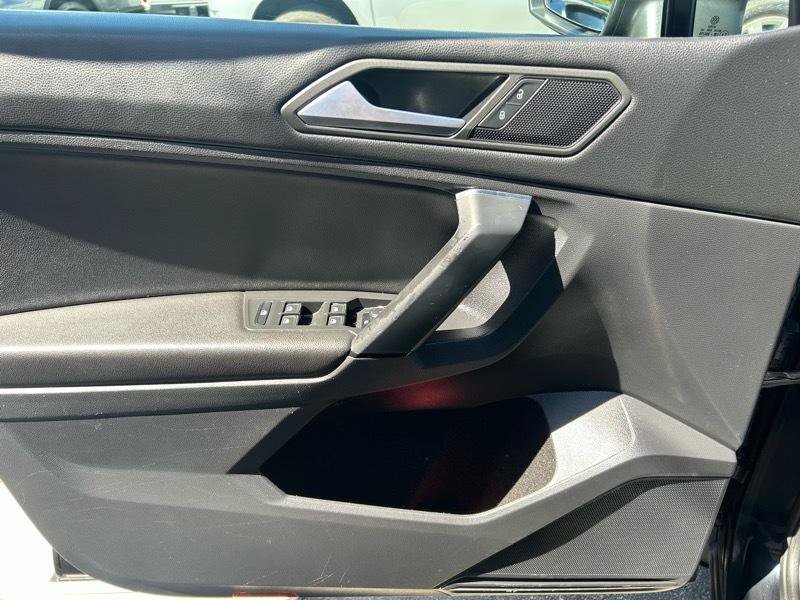Used 2019 Volkswagen Tiguan SE w/ Panoramic Sunroof Package FWD image 7