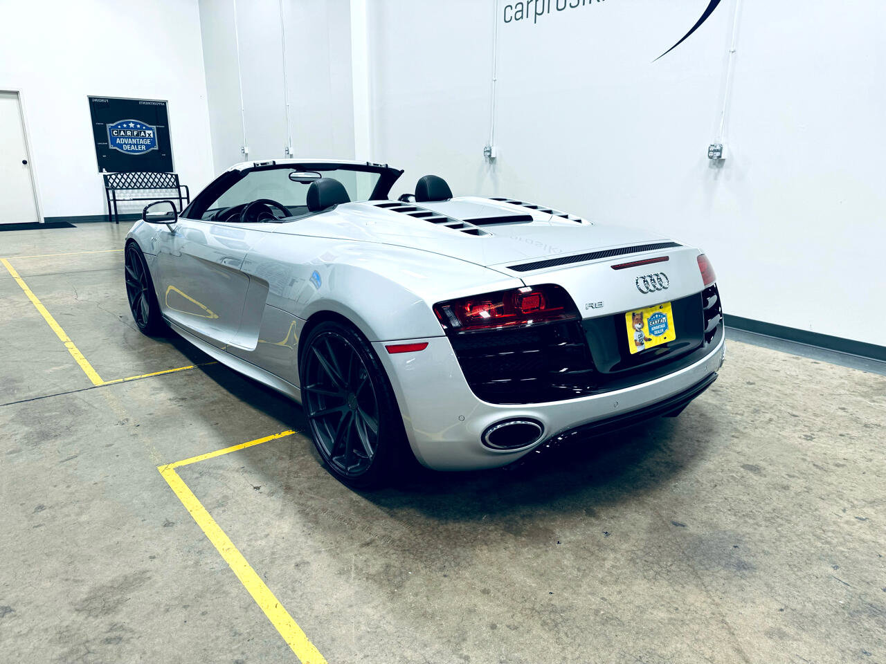 Used 2012 Audi R8 V10 w/ Enhanced Leather Pkg image 5