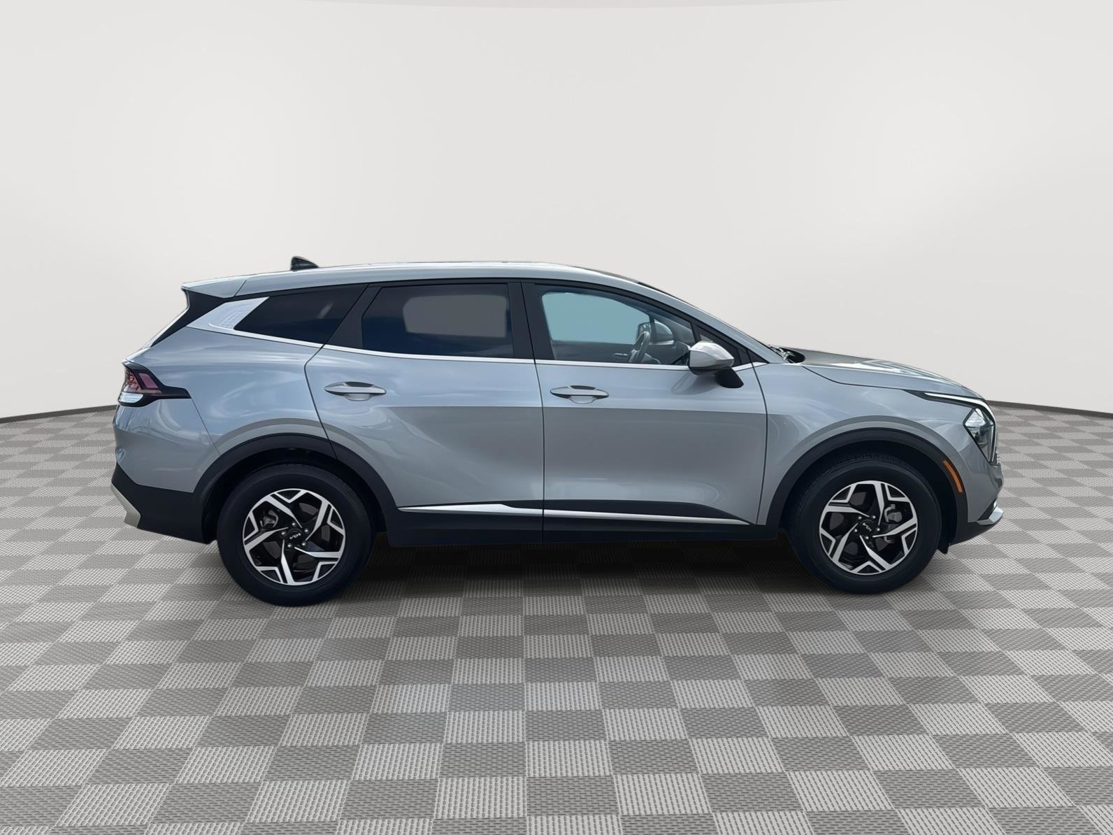 Used 2023 Kia Sportage LX image 6