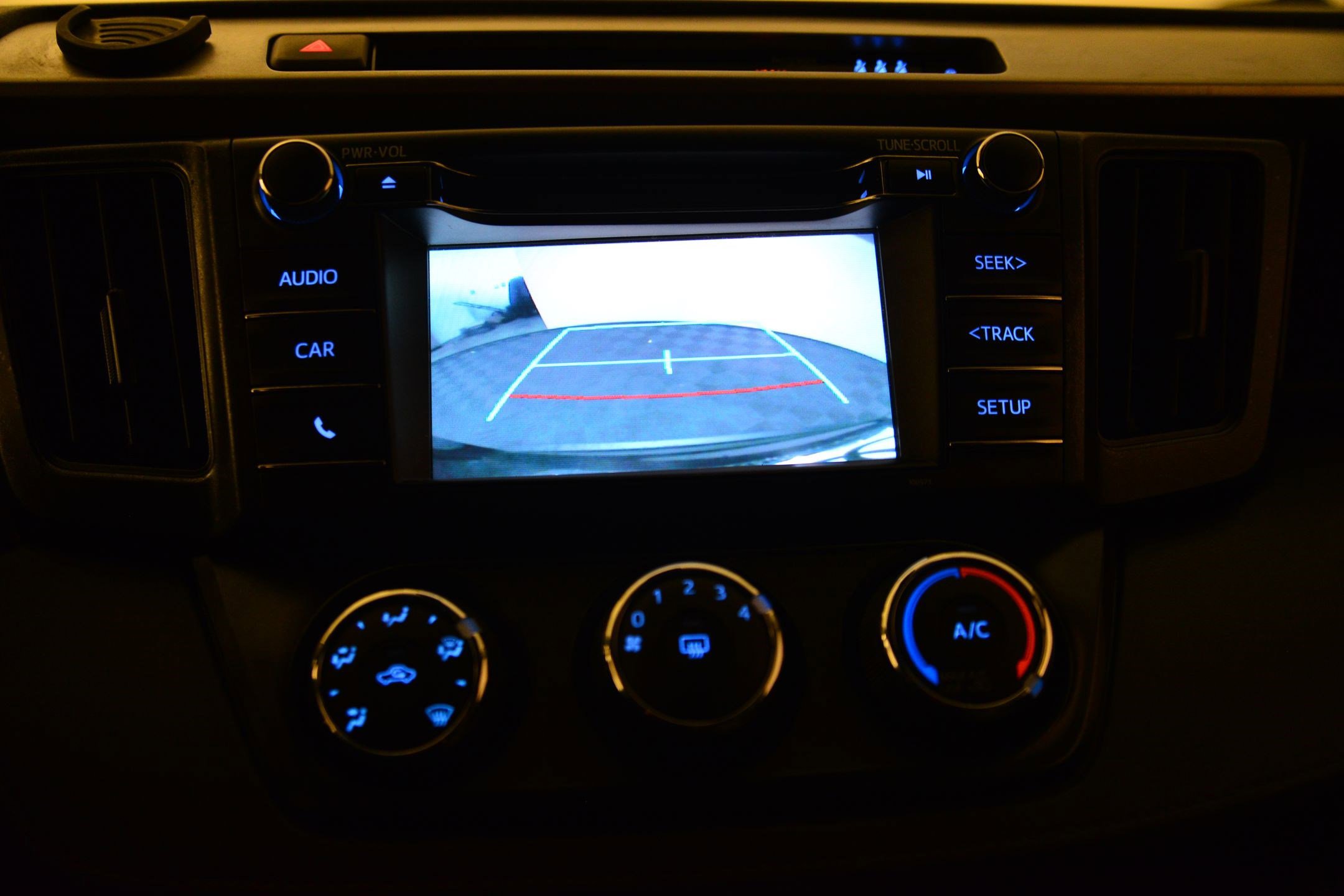 Used 2018 Toyota RAV4 LE image 29