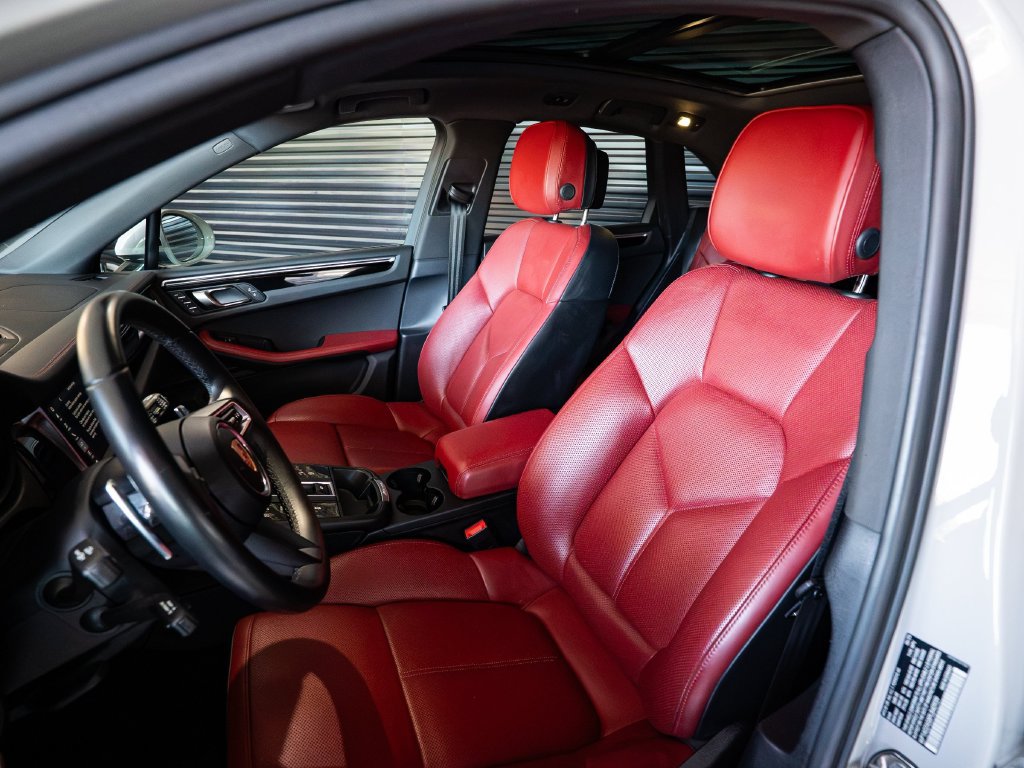 Certified 2023 Porsche Macan S AWD/4WD image 5