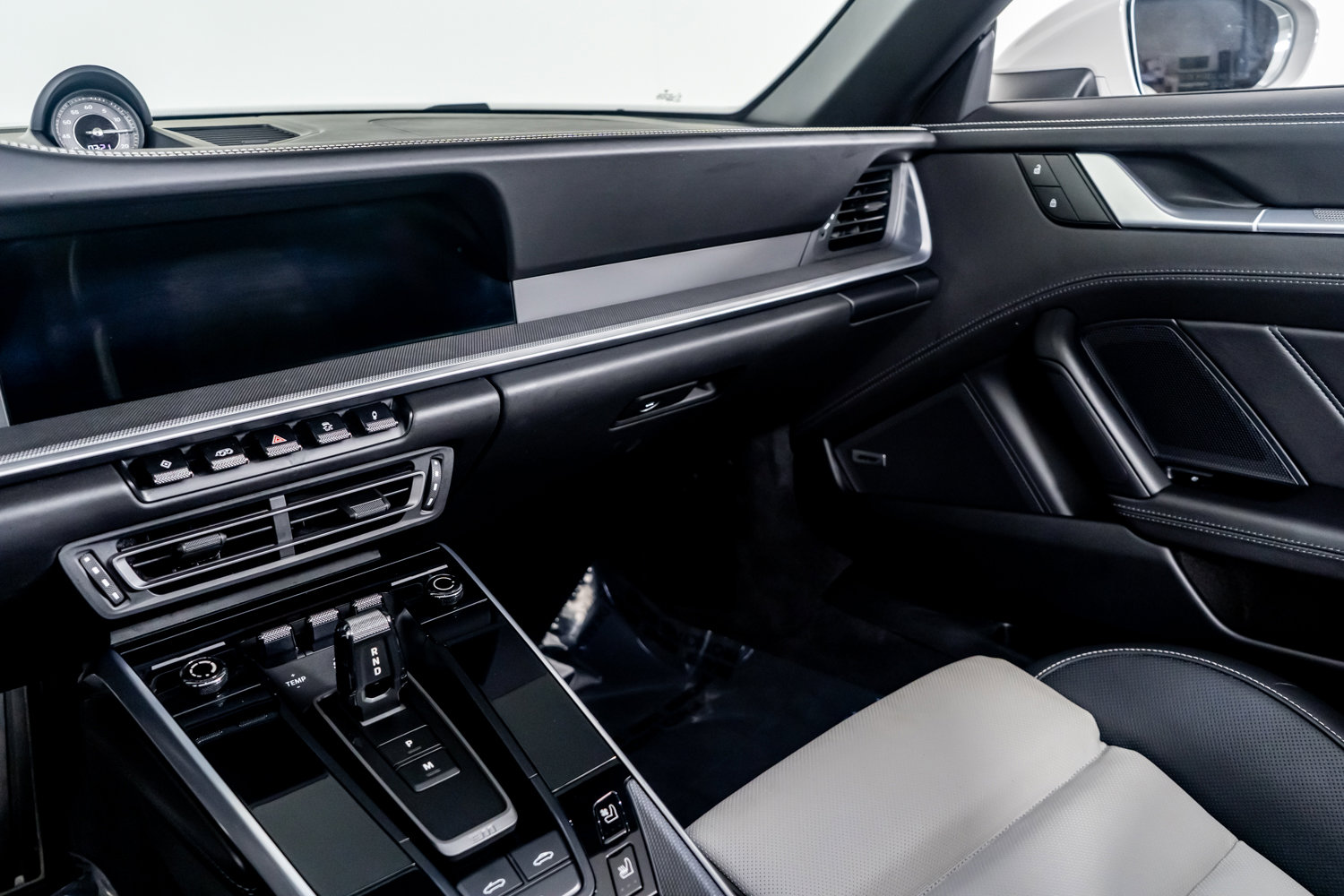 Used 2022 Porsche 911 Turbo image 43