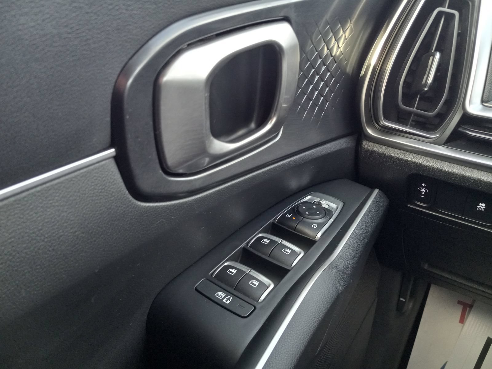 Used 2024 Kia Sorento S FWD image 28