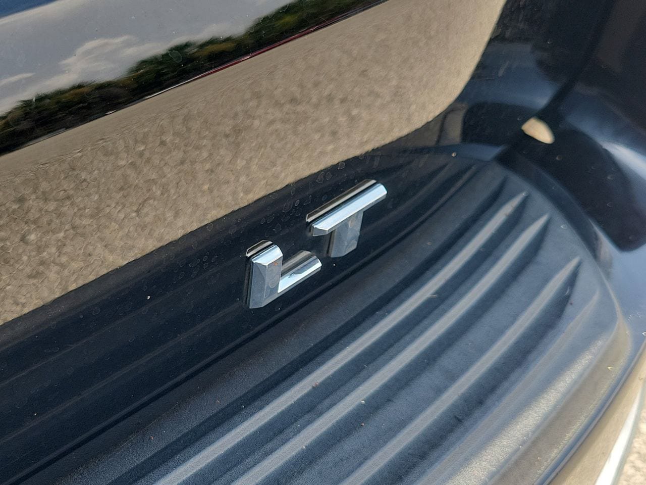 Used 2022 Chevrolet Suburban LT AWD/4WD image 7