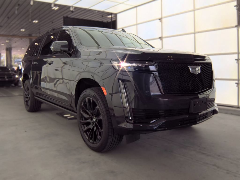Used 2024 Cadillac Escalade ESV Sport Platinum w/ LPO, ONYX Package AWD/4WD image 2