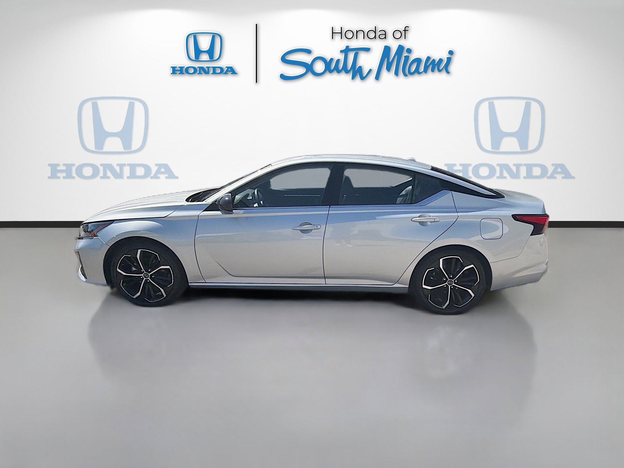 Used 2024 Nissan Altima 2.5 SR FWD image 4