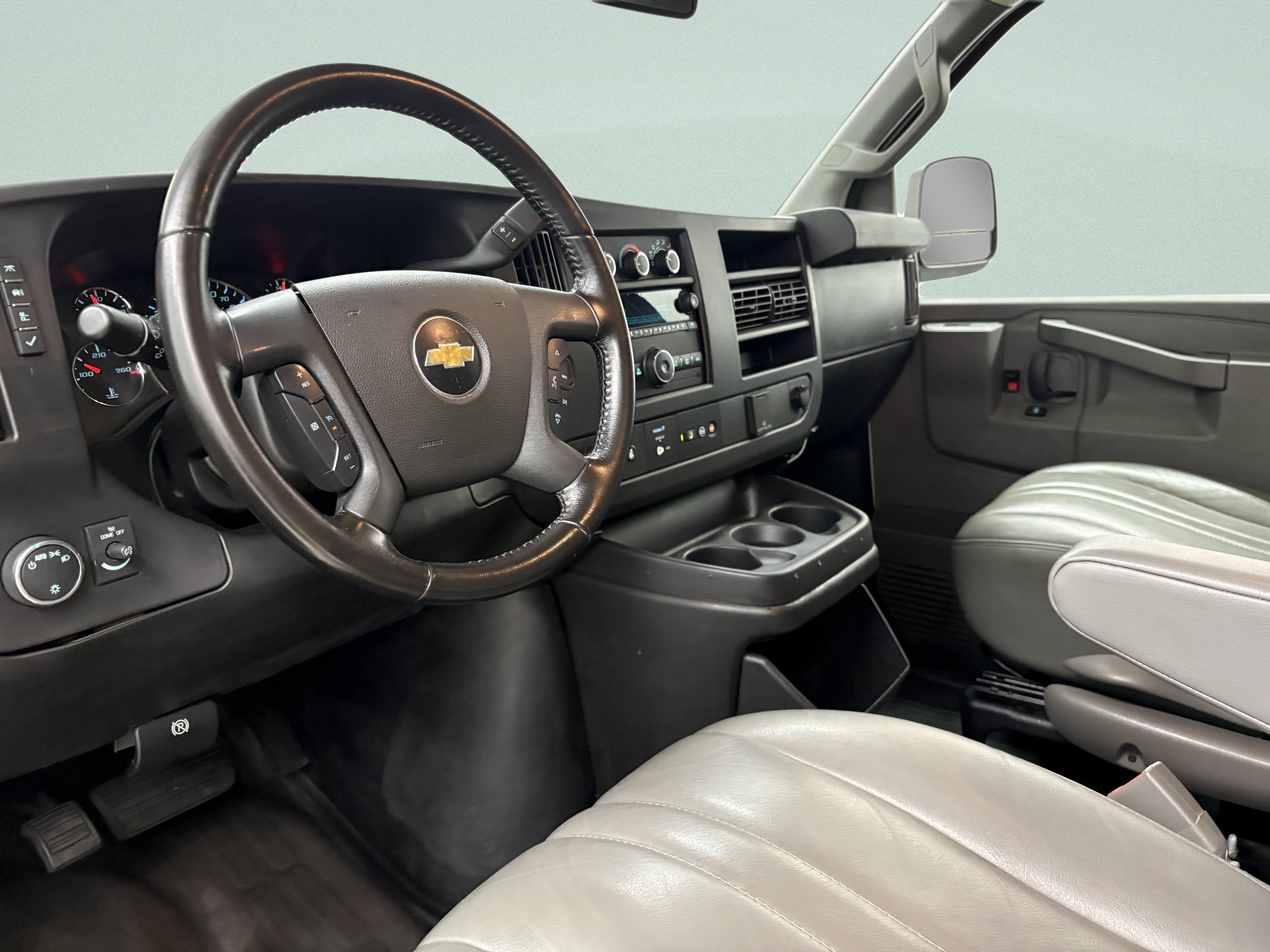 Used 2021 Chevrolet Express 3500 Extended w/ Driver Convenience Package RWD image 13