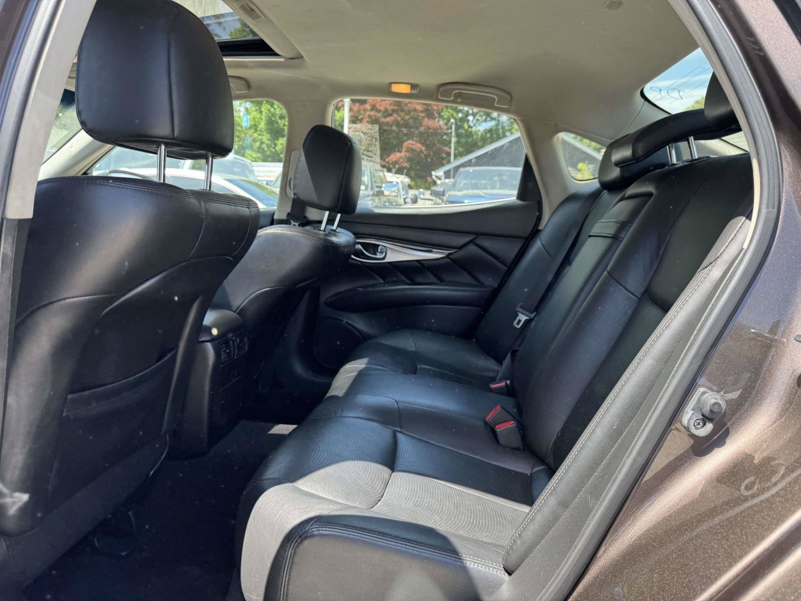 Used 2019 INFINITI Q70 Luxe AWD/4WD image 8
