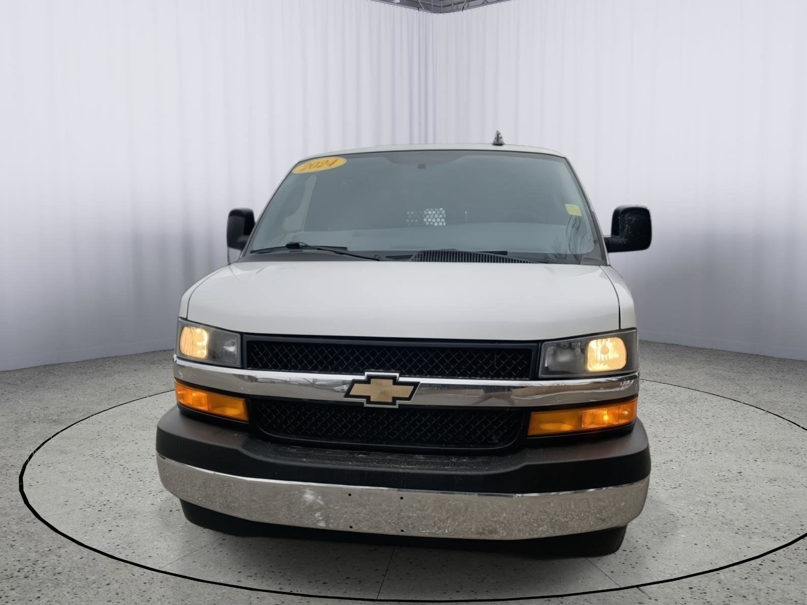 Used 2024 Chevrolet Express 2500 w/ Driver Convenience Package image 2