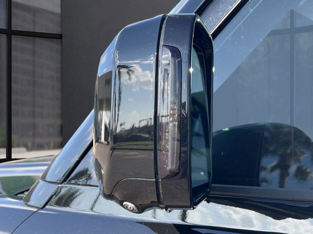 Used 2024 Land Rover Defender 90 X-Dynamic SE image 11