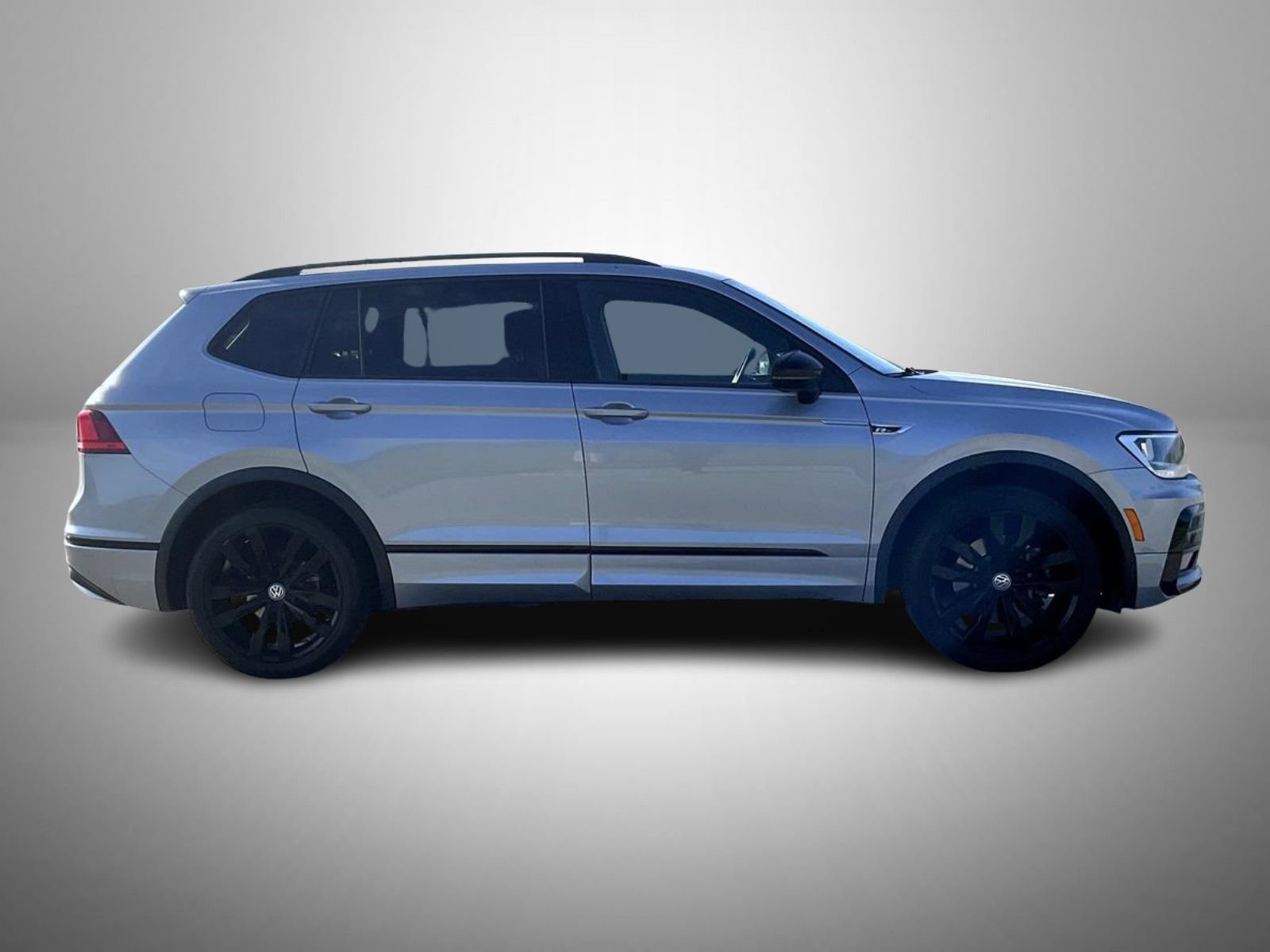 Used 2020 Volkswagen Tiguan SE R-Line FWD image 4