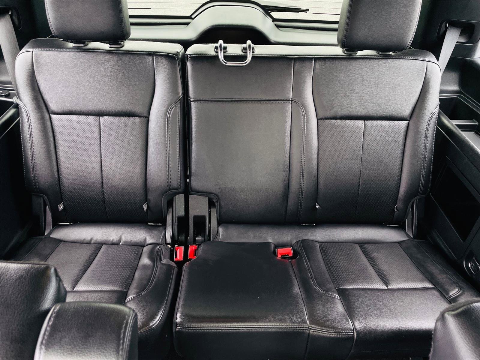 Used 2020 Ford Expedition XLT w/ Equipment Group 202A AWD/4WD image 23