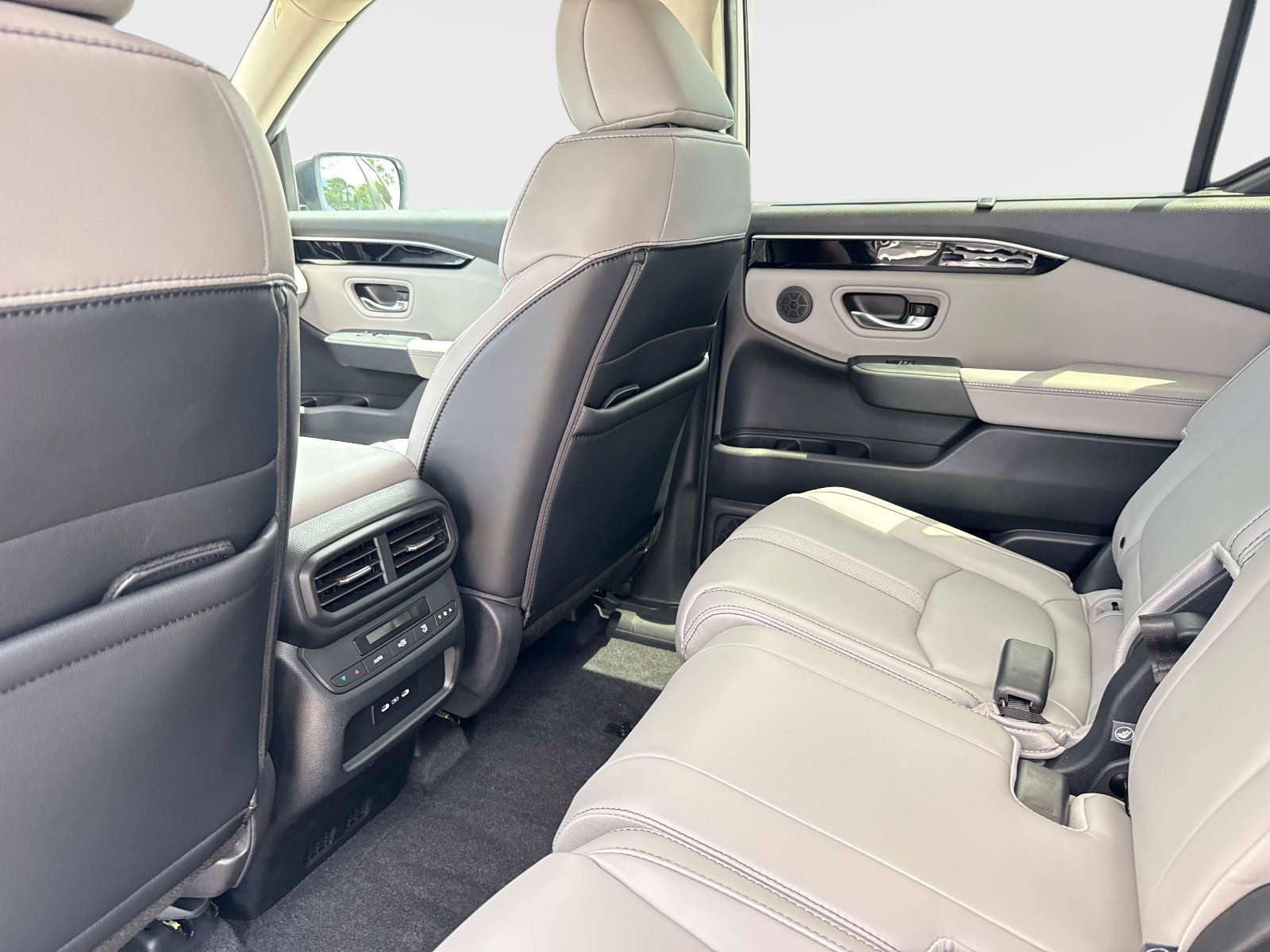 Used 2025 Honda Pilot EX-L image 14