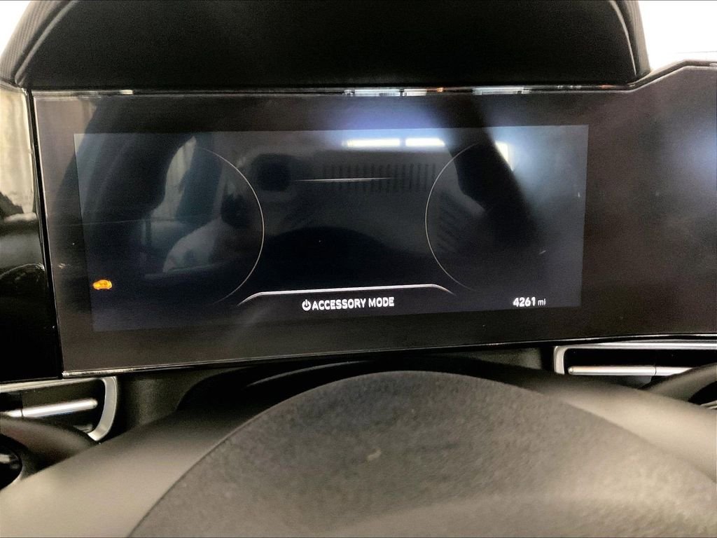 Used 2025 Hyundai Elantra Limited FWD image 25
