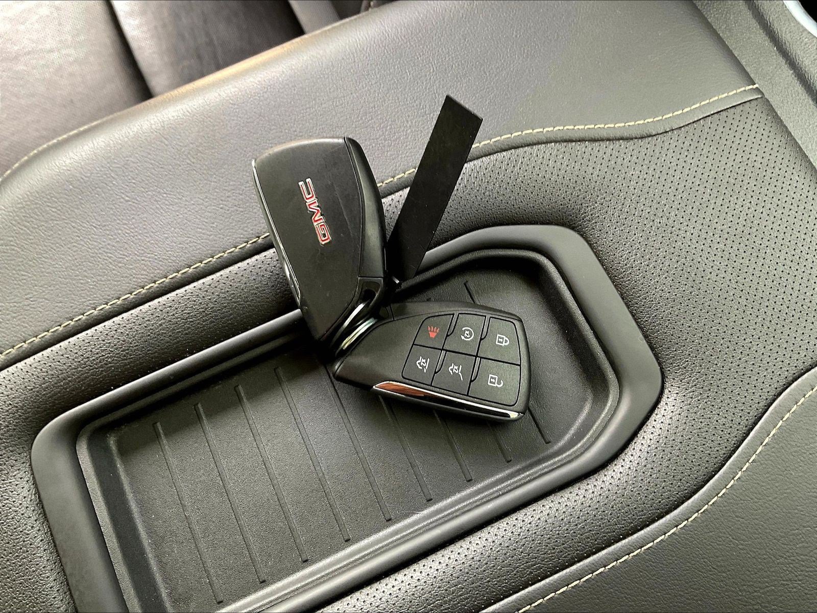 Used 2023 GMC Yukon SLT AWD/4WD image 34