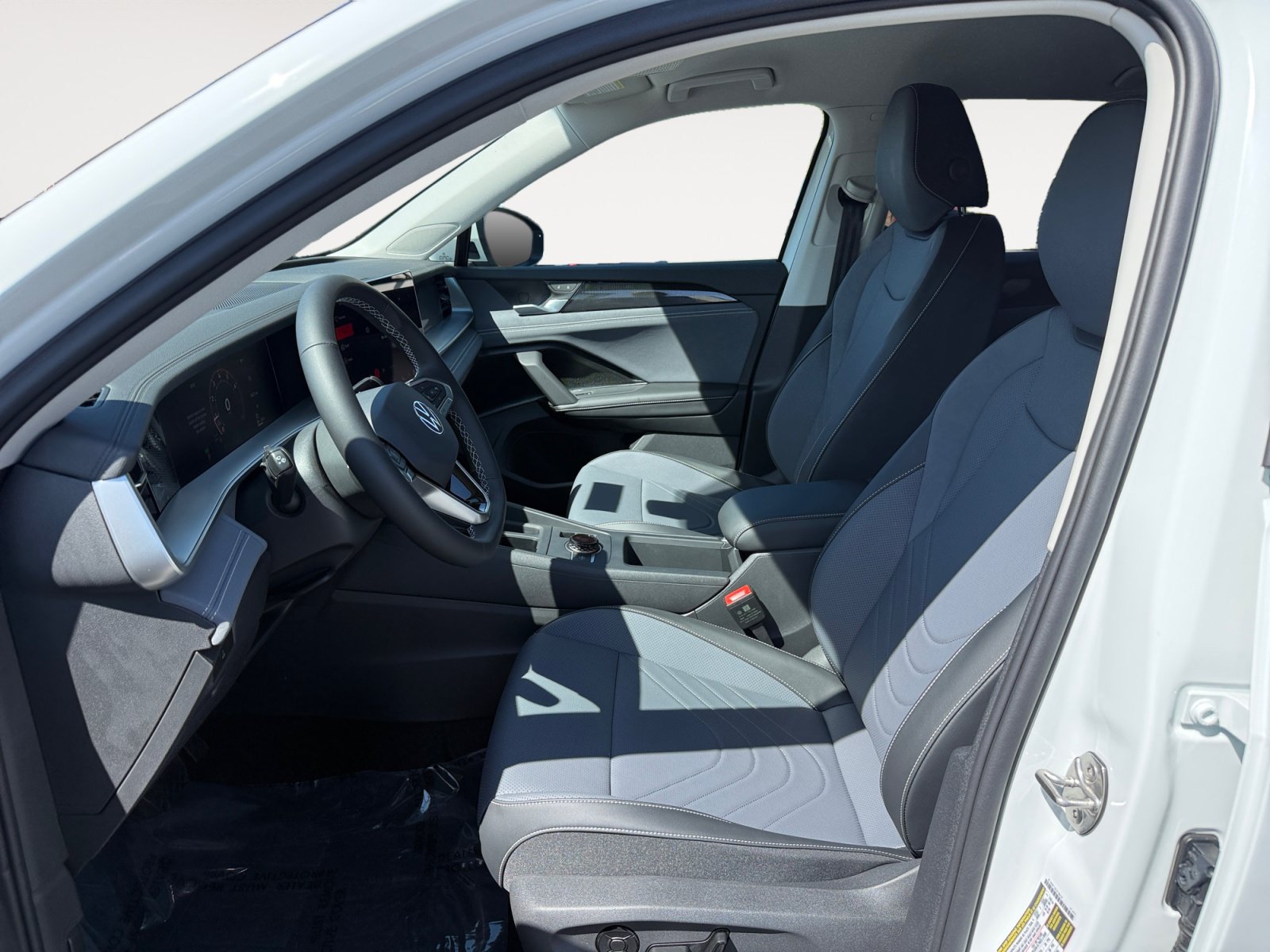 New 2026 Volkswagen Tiguan SE FWD image 10