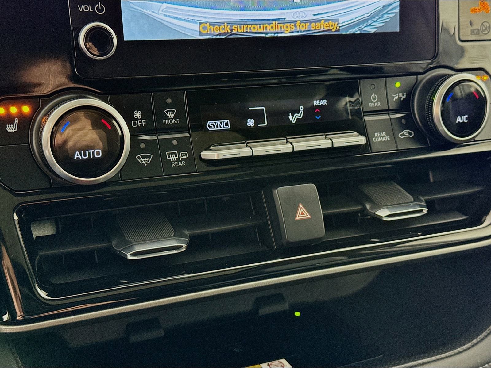 Certified 2024 Toyota Highlander XLE image 13