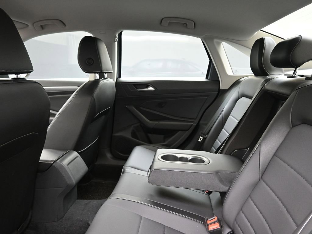 Used 2023 Volkswagen Jetta SE w/ Black Wheel Package image 18