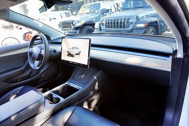Used 2023 Tesla Model 3 Standard Range RWD image 14